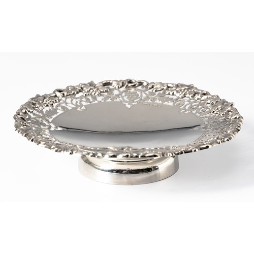 580 - AN ELIZABETH II SILVER SWEET DISH, VINERS LTD, SHEFFIELD, 1964