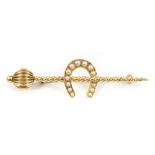 46 - A GOLD AND PEARL BROOCH