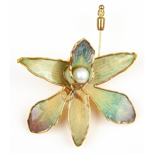 65 - AN ENAMELLED BROOCH, CIRCA 1950