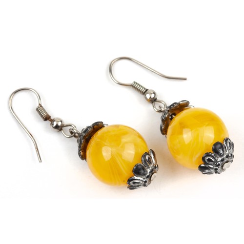 101 - A PAIR OF CITRINE DROP EARRINGS