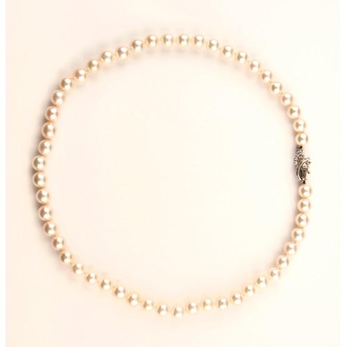 88 - A PEARL AND DIAMOND NECKLACE