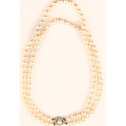 89 - A PEARL AND DIAMOND NECKLACE