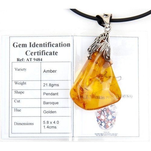 86 - A CERTIFIED AMBER PENDANT, 21,8 GRAMS