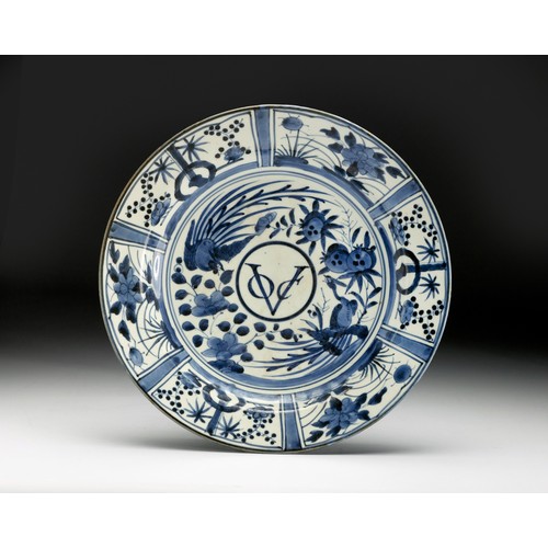 607 - A JAPANESE ARITA BLUE AND WHITE VOC DISH, EDO PERIOD, 1603 - 1867