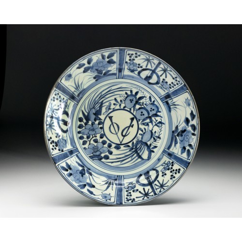 606 - A RARE JAPANESE ARITA BLUE AND WHITE VOC CHARGER, EDO PERIOD 1603 - 1867