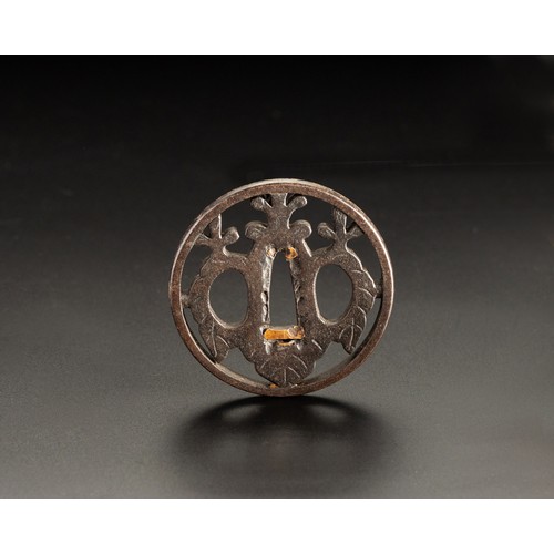 622 - A JAPANESE TSUBA, EDO PERIOD, 1868 - 1912