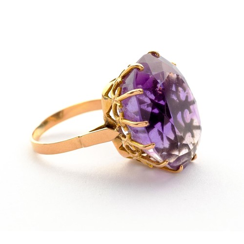 890 - AN AMETHYST SOLITAIRE RING