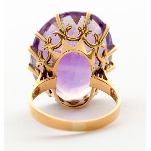 890 - AN AMETHYST SOLITAIRE RING