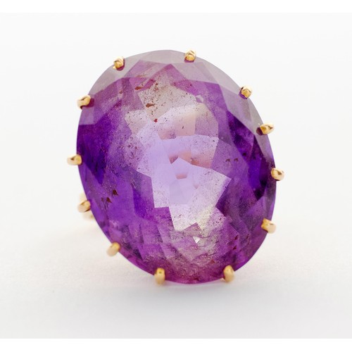 890 - AN AMETHYST SOLITAIRE RING