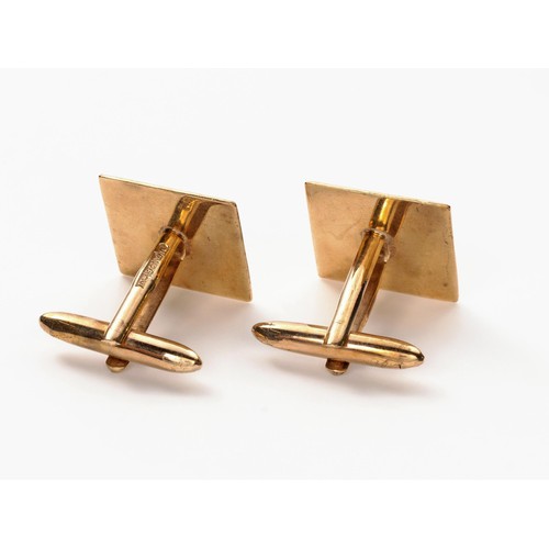 881 - A PAIR OF 9CT GOLD CUFFLINKS