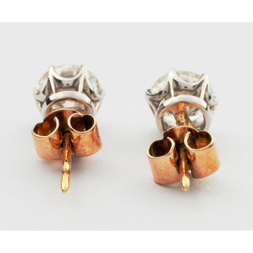 862 - A PAIR OF DIAMOND EARSTUDS