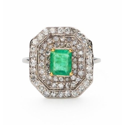 877 - AN EMERALD AND DIAMOND RING