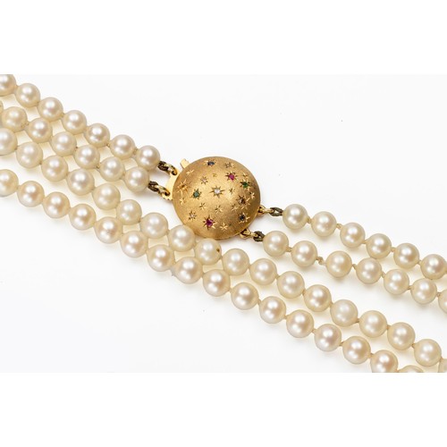 878 - A DOUBLE-STRAND PEARL NECKLACE