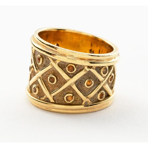 894 - AN 18CT GOLD RING