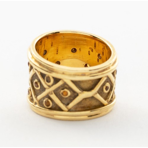 894 - AN 18CT GOLD RING