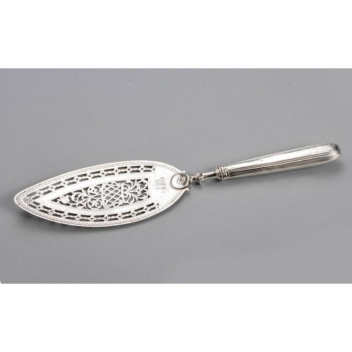 983 - A GEORGE III SILVER FISH SLICE, WILLIAM PLUMMER, LONDON, 1782