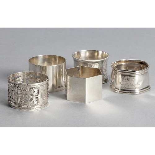 1006 - A VICTORIAN SILVER NAPKIN RING, WILLIAM EVANS, LONDON, 1875