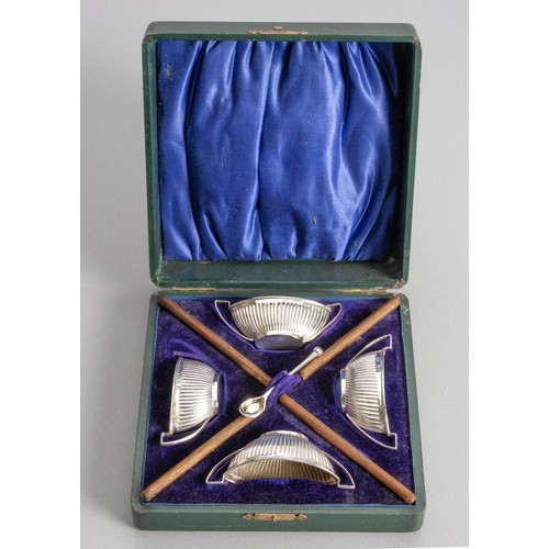 1027 - AN EDWARD VII CASED SET OF THREE SILVER SALT POTS, M BROS, BIRMINGHAM, 1900