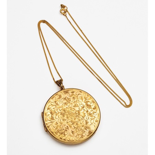 901 - A 9CT GOLD LOCKET