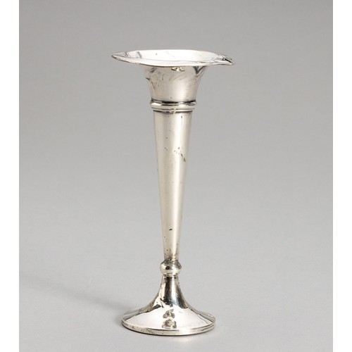 1037 - AN EDWARD VII SILVER POSY VASE, BARKER BROTHERS, CHESTER, 1908