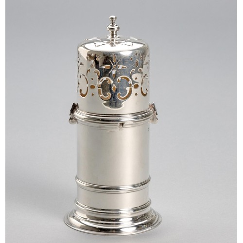 1043 - AN EDWARD VII SILVER SUGAR CASTER, EDWARD BARNARD AND SONS, LONDON, 1913