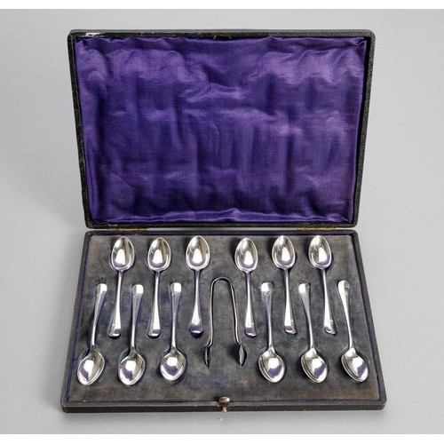 1047 - A CASED PAIR OF GEORGE V SILVER OLD ENGLISH PATTERN SUGAR NIPS AND TWELVE TEASPOONS, J RODGERS &... 