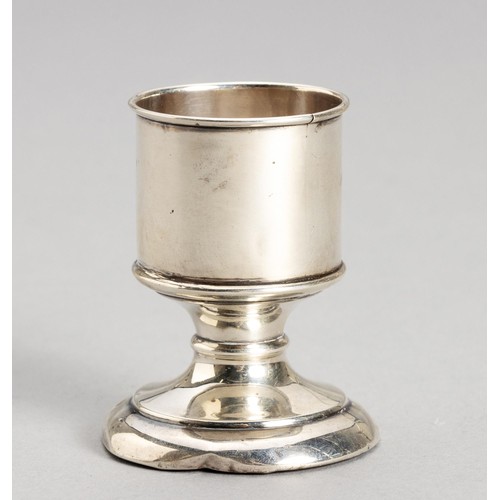 1054 - A GEORGE V SILVER EGG CUP, JOSEPH GLOSTER, BIRMINGHAM, 1923