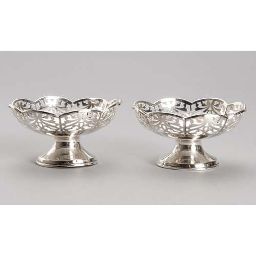 1056 - A PAIR OF GEORGE V SILVER SWEET BOWLS, WILLIAM COMYNS AND SONS LTD, LONDON, 1929