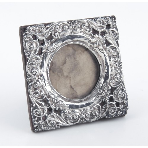 121 - AN EDWARD VII SILVER PICTURE FRAME, BIRMINGMAM, 1903