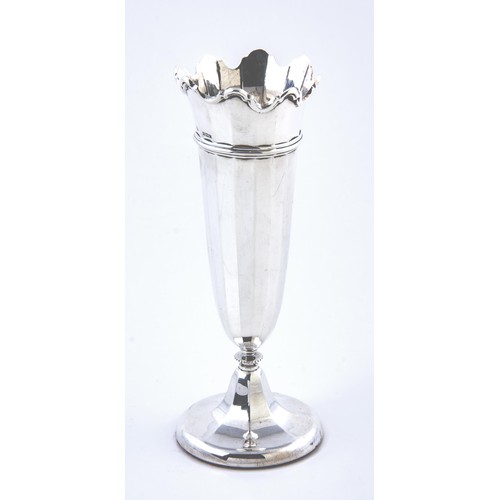 174 - AN ELIZABETH II SILVER POSY VASE, DEACON & FRANCIS, BIRMINGHAM, 1954