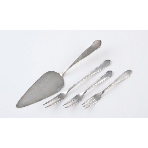 389 - THREE ELECTROPLATE FORKS AND A CAKE LIFTER, VILLEROY AND BOCH