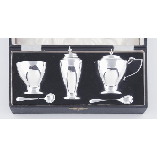 131 - A FIVE PIECE EDWARD VII SILVER CRUET SET, BLANCKENSEE AND SON, BIRMINGHAM, 1909