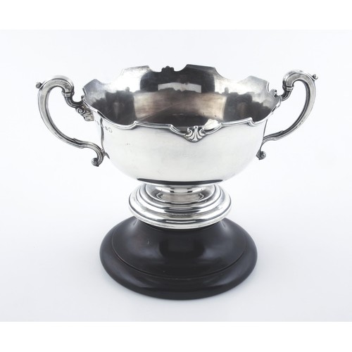 126 - AN EDWARD VII SILVER TROPHY CUP, HENRY WILLIAMSON, LONDON, 1906