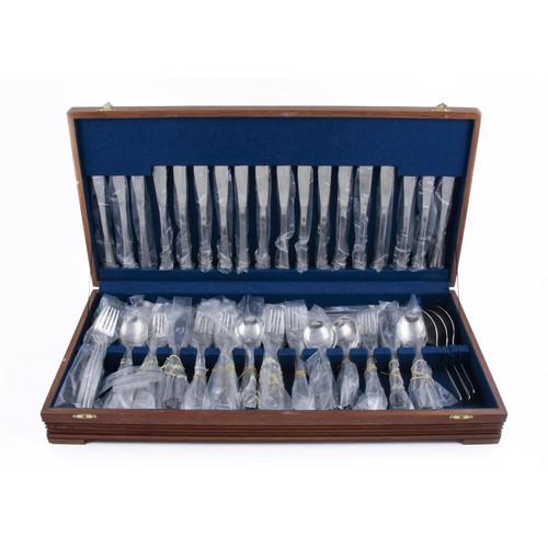 384 - A CASED SET OF STAINLESS STEEL EETRITE CUTLERY, MODERN