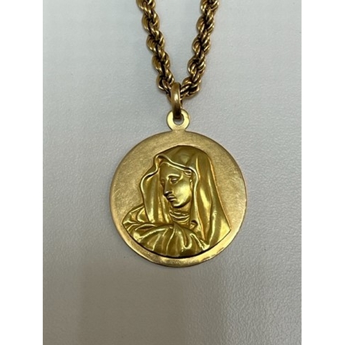 1753 - A GOLD PENDANT AND CHAIN