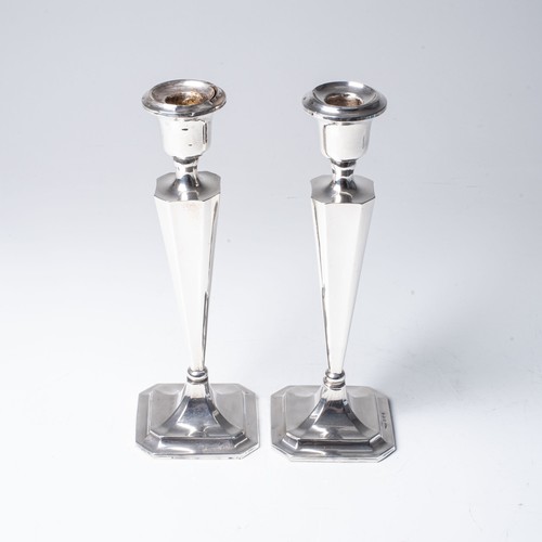 871 - A PAIR OF GEORGE VI SILVER CANDLESTICKS, BG AND CO, BIRMINGHAM, 1937