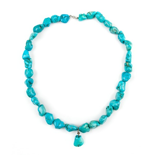 695 - A TURQUOISE NECKLACE