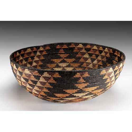 103 - AN ILALA PALM BASKET, HLABISA DISTRICT, ZULULAND