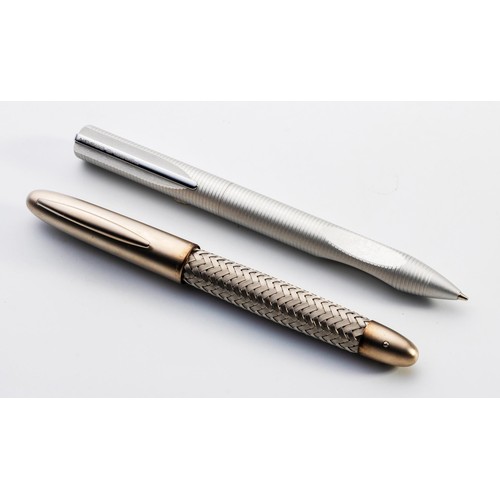 77 - A PORSCHE DESIGN P'3110 TECH FLEX FOUNTAIN PEN AND A P'3120 PROPELLING PENCIL