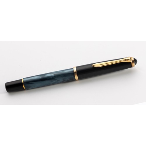 111 - A PELIKAN M400 FOUNTAIN PEN