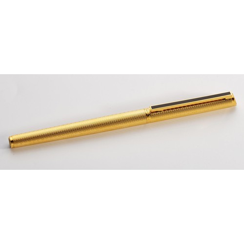 98 - A GOLD PLATED DUNHILL FOUNTAIN PEN