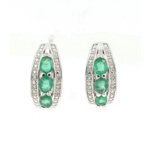 224 - A PAIR OF DIAMOND AND EMERALD EARRINGS