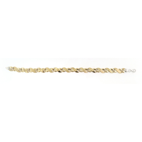 176 - A GOLD HUGS AND KISSES STYLE BRACELET