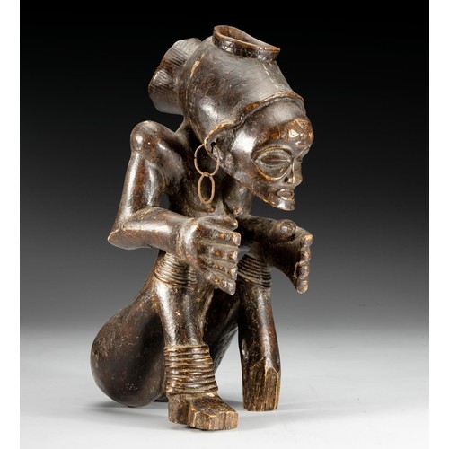 141 - A CHOKWE SEATED FEMALE FIGURE, ANGOLA/ZAIRE,