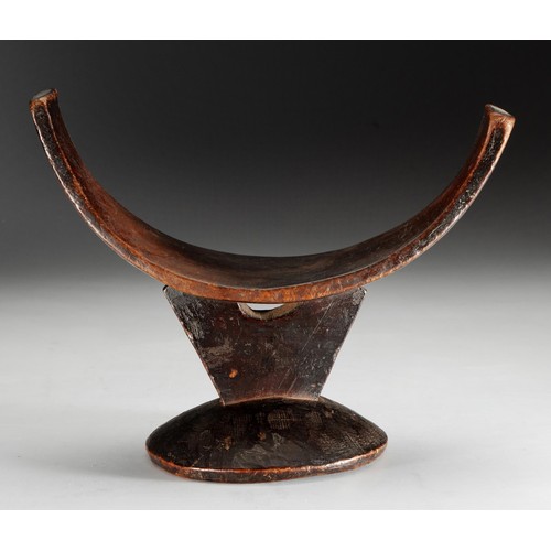 148 - A SOMALI HEADREST, 20th CENTURY