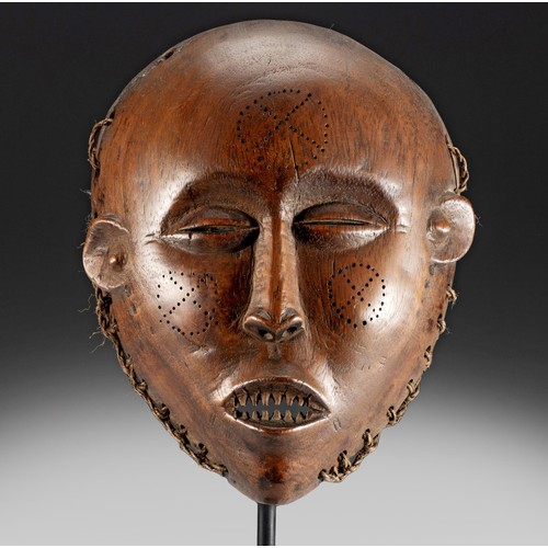 157 - A CHOKWE MWANA PWO INITIATION MASK, ZAMBIA/ANGOLA 20th CENTURY