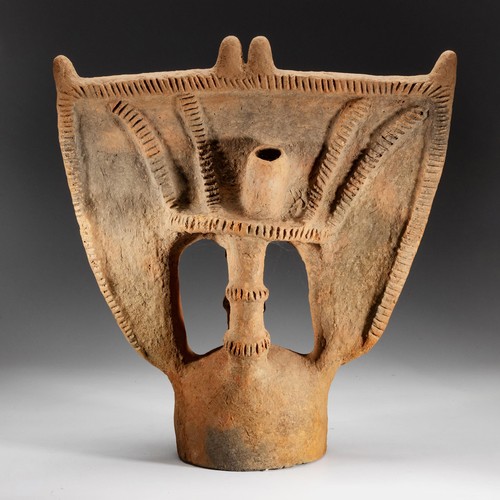 203 - A MEMORIAL TERRACOTTA SCULPTURE WITH A HOLDER FOR A LIGHT, DAKAKARI, NIGERIA