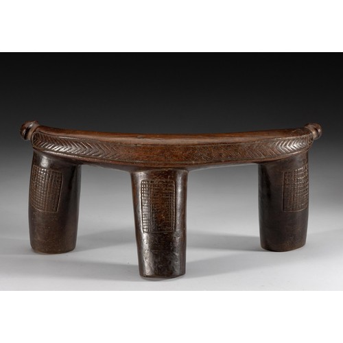 220 - A DINKA, HEADREST, SUDAN