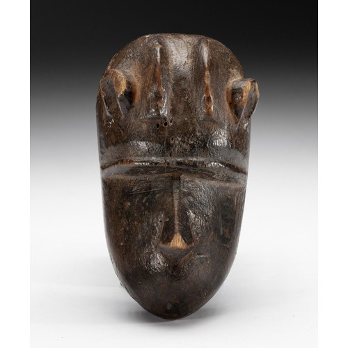 262 - A WEST AFRICAN SMALL MONKEY MASK