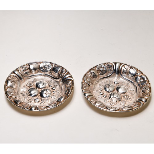 261 - A PAIR OF SILVER NUT DISHES, SPAIN, MODERN